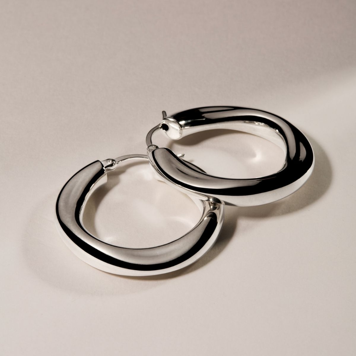 NAJO Medium Dune Hoop Earring